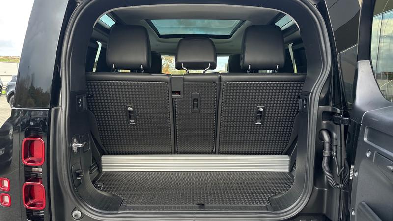 Used Land Rover Defender 2023 for sale - 77301045: Photo 10
