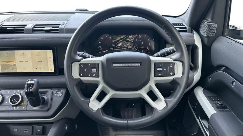 Used Land Rover Defender 2023 for sale - 77301045: Photo 15