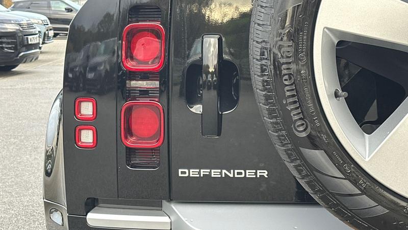 Used Land Rover Defender 2023 for sale - 77301045: Photo 26