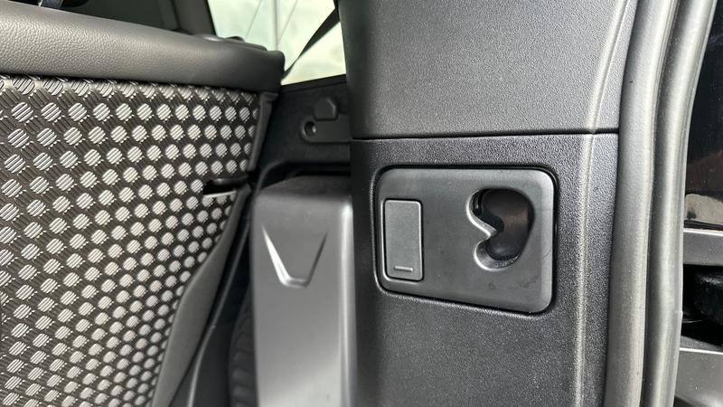 Used Land Rover Defender 2023 for sale - 77301045: Photo 27