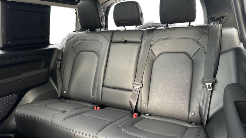 Used Land Rover Defender 2023 for sale - 77301045: Photo 4