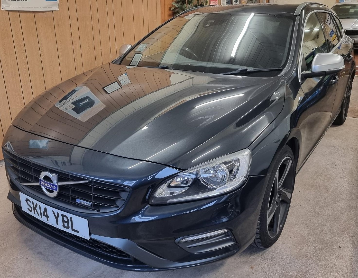 Used Volvo V60 2014 for sale - 76720152: Photo 1
