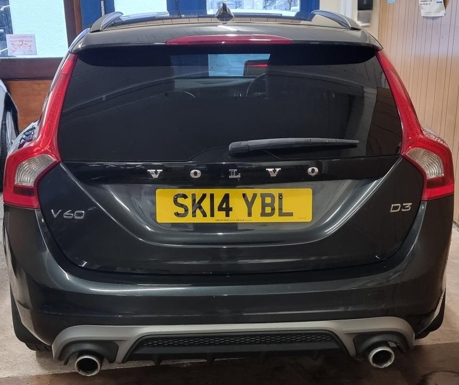 Used Volvo V60 2014 for sale - 76720152: Photo 2