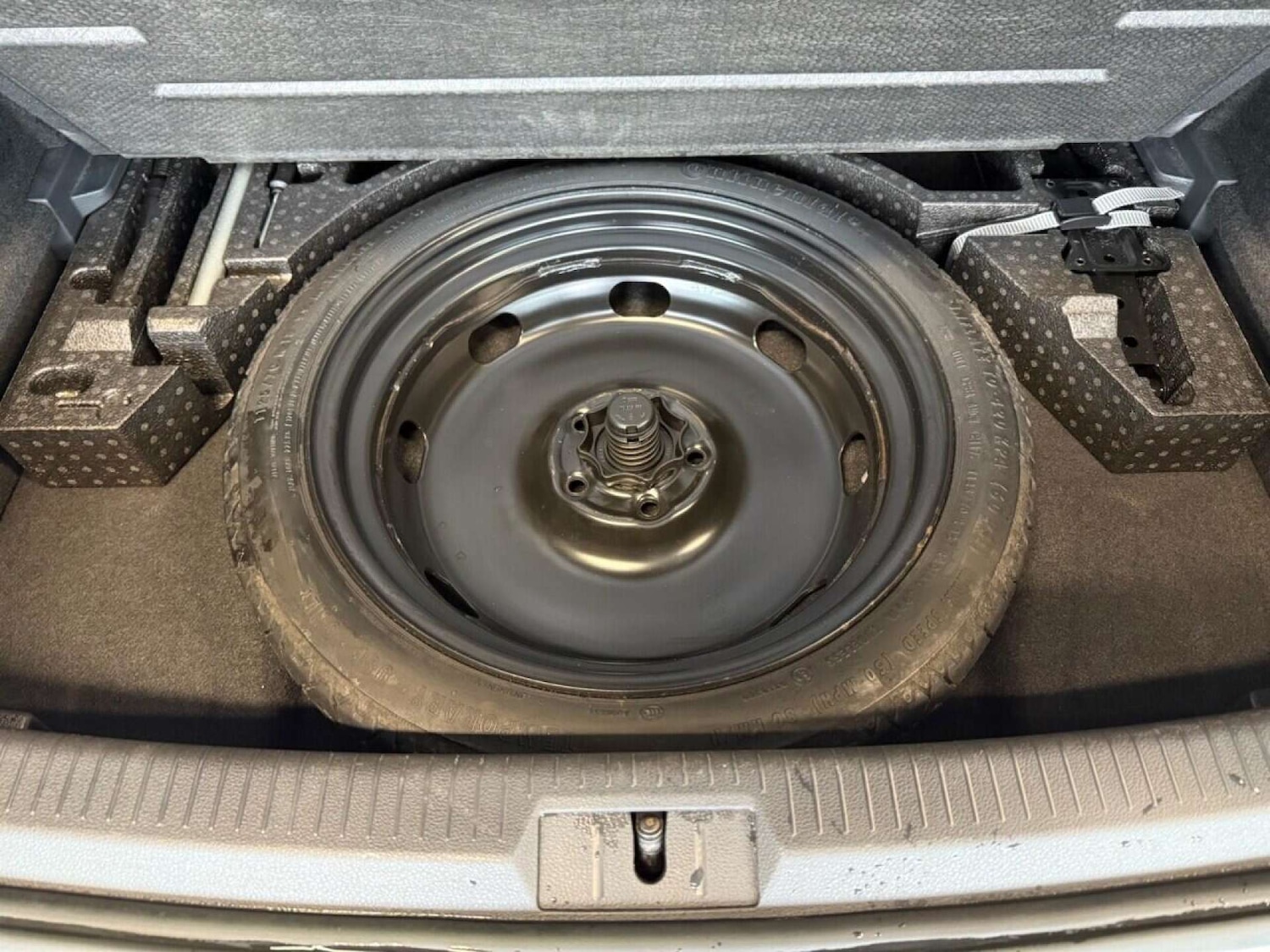 Used Volkswagen Golf 2017 for sale - 76601041: Photo 39