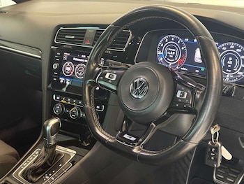 Used Volkswagen Golf 2017 for sale - 78202469: Photo