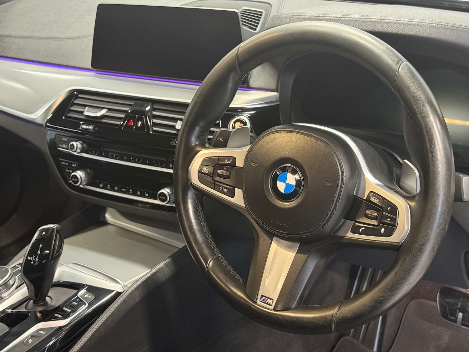 Used BMW 5 Series 2018 for sale - 77676608: Photo 2