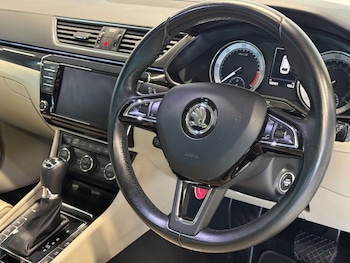 Used Skoda Superb 2017 for sale - 77523263: Photo