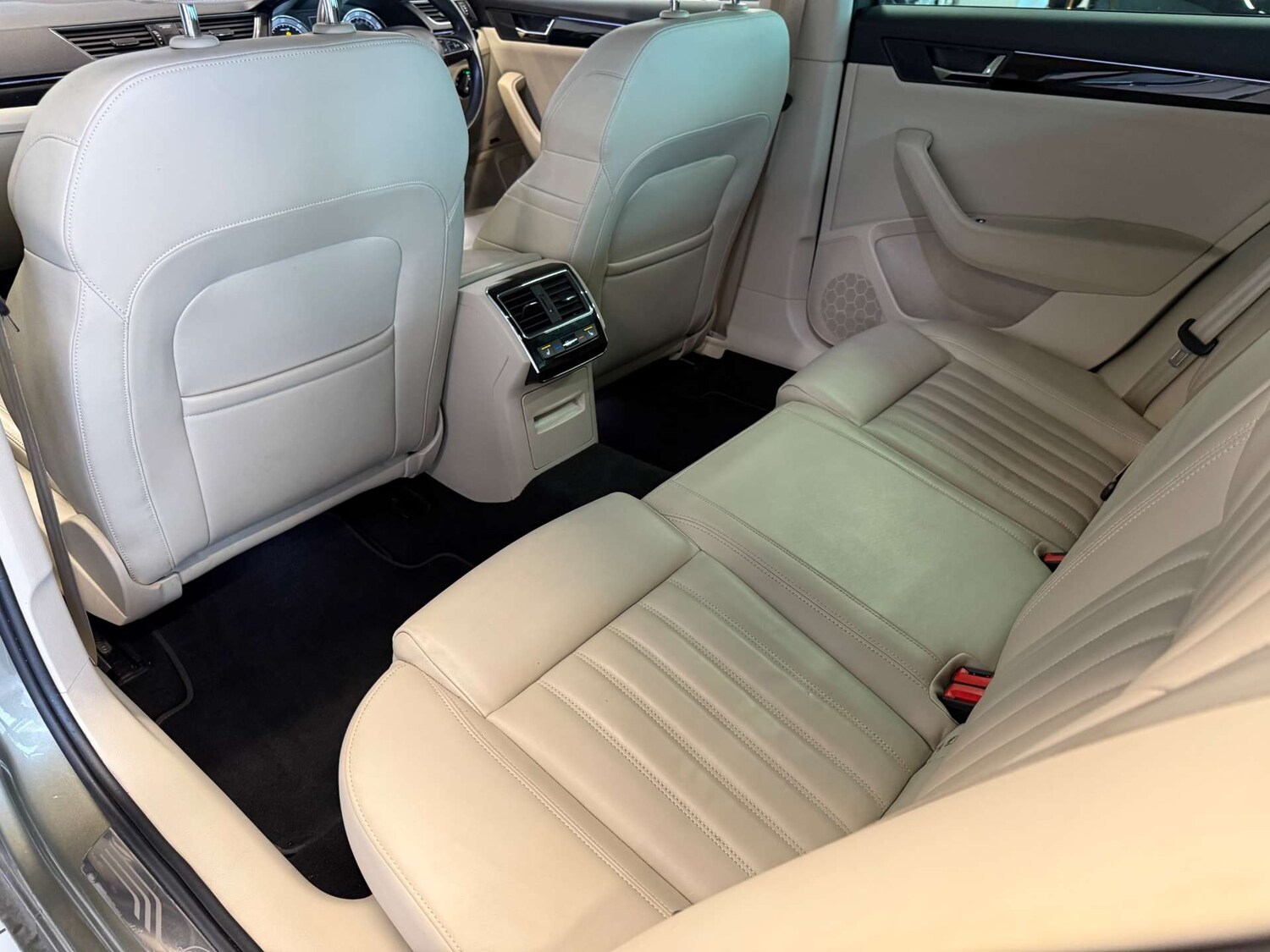 Used Skoda Superb 2017 for sale - 77523263: Photo 34