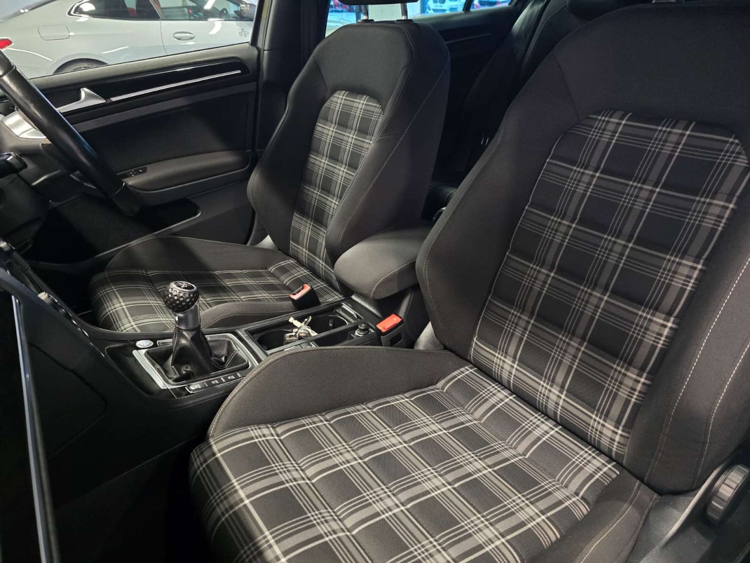 Used Volkswagen Golf 2016 for sale - 77906909: Photo 2