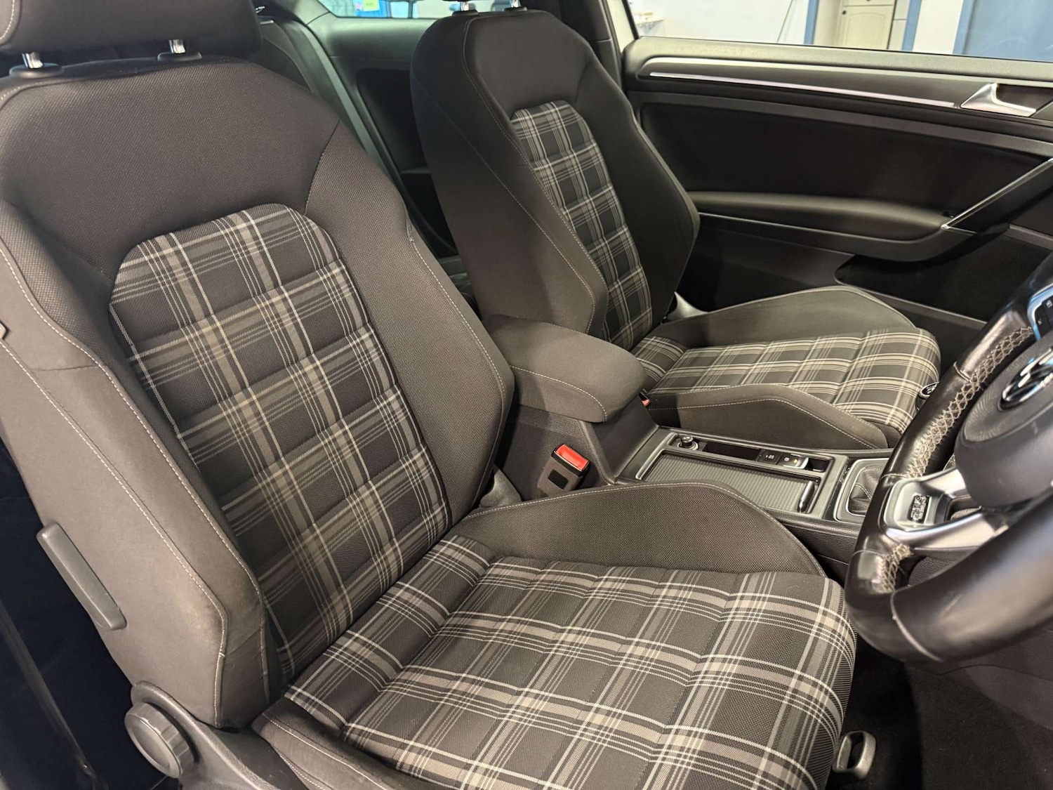 Used Volkswagen Golf 2017 for sale - 77380671: Photo 34