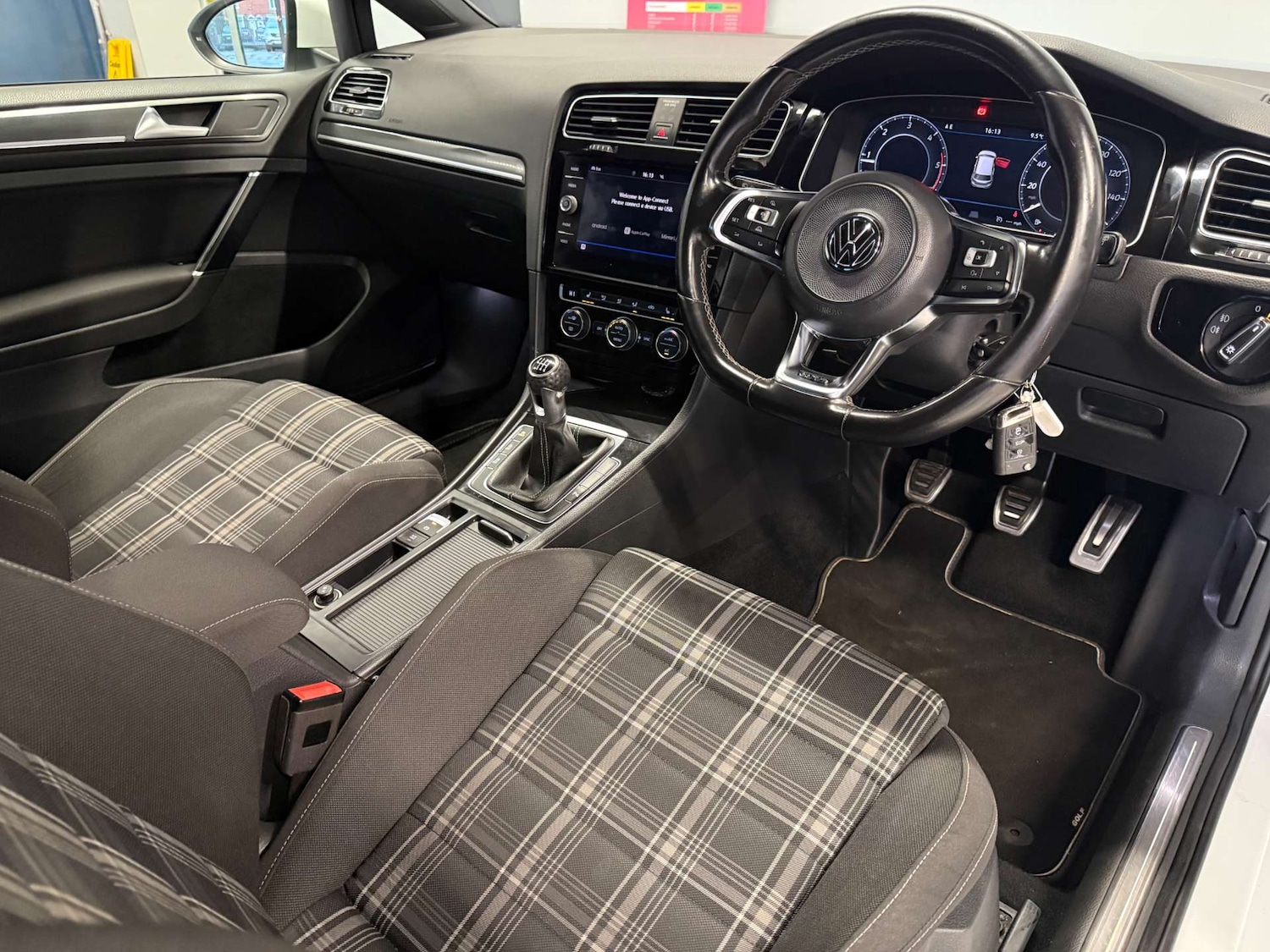 Used Volkswagen Golf 2017 for sale - 77380671: Photo 35