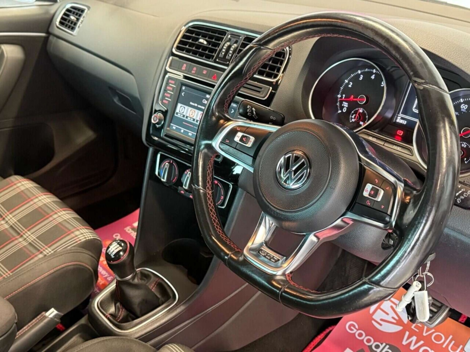 Used Volkswagen Polo 2017 for sale - 76762022: Photo 2