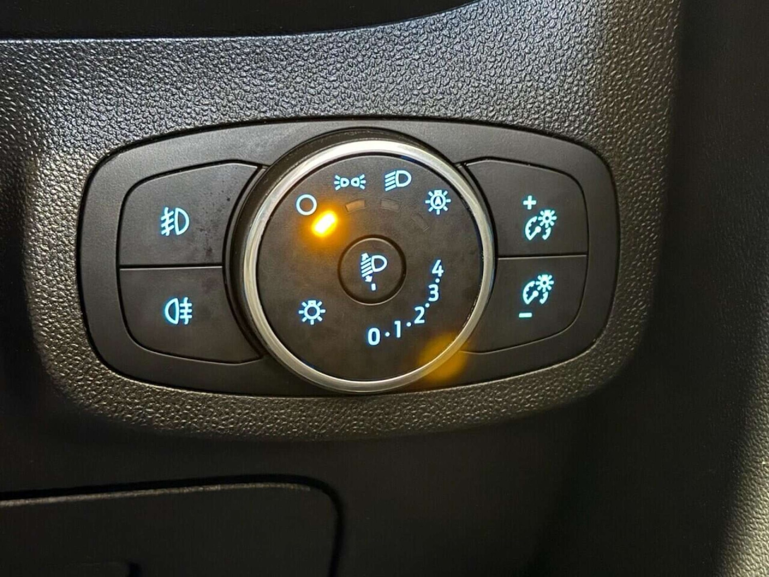 Used Ford Fiesta 2018 for sale - 76762011: Photo 32