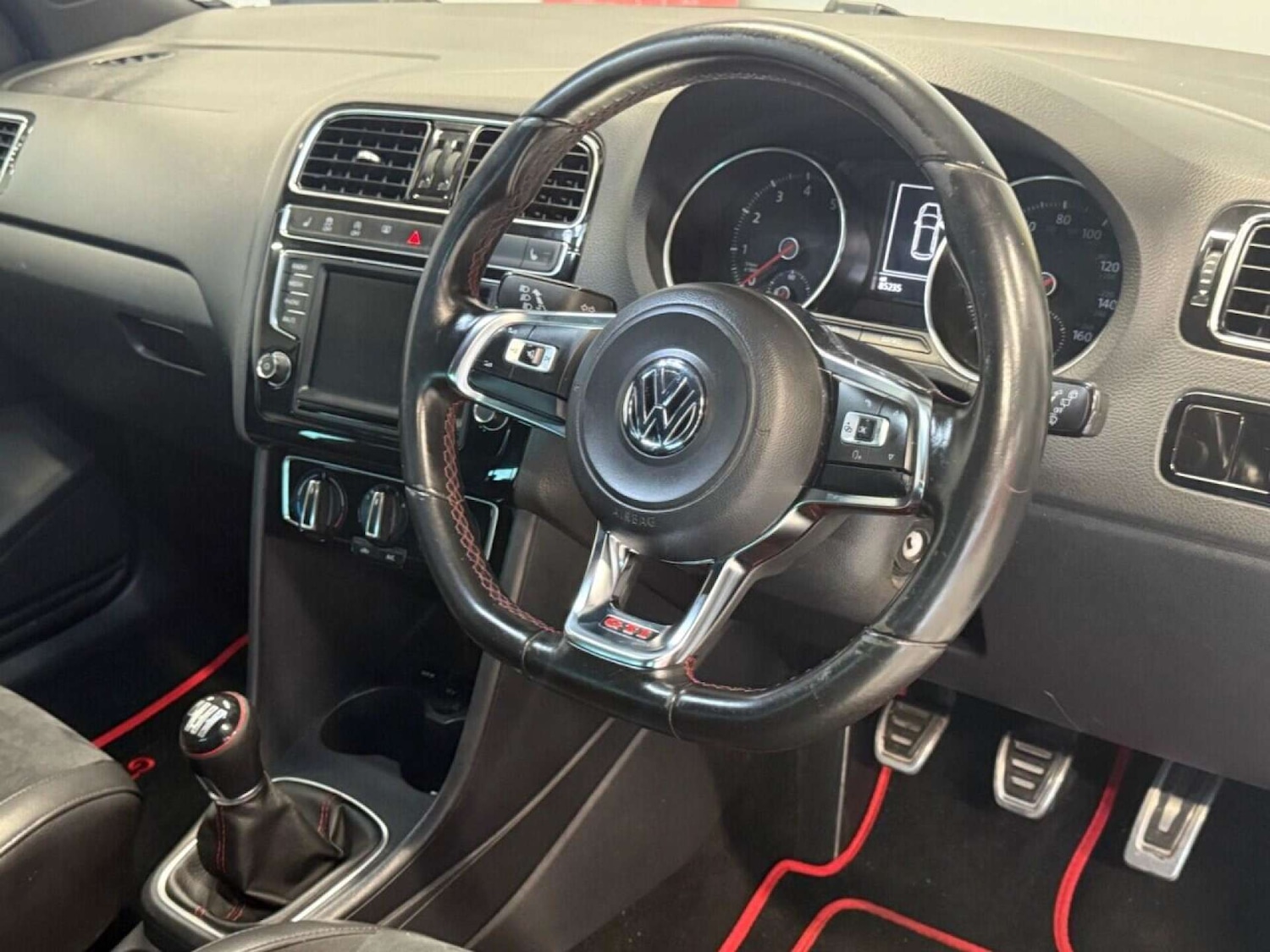 Used Volkswagen Polo 2016 for sale - 76762028: Photo 3