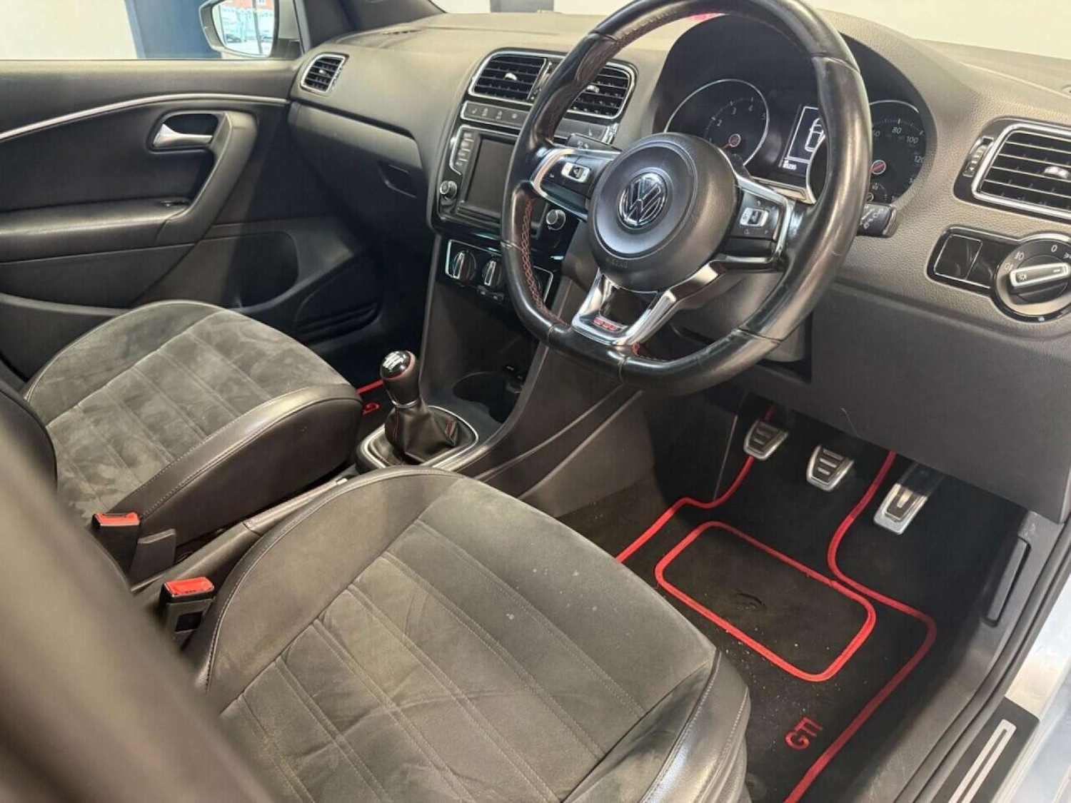 Used Volkswagen Polo 2016 for sale - 76762028: Photo 35