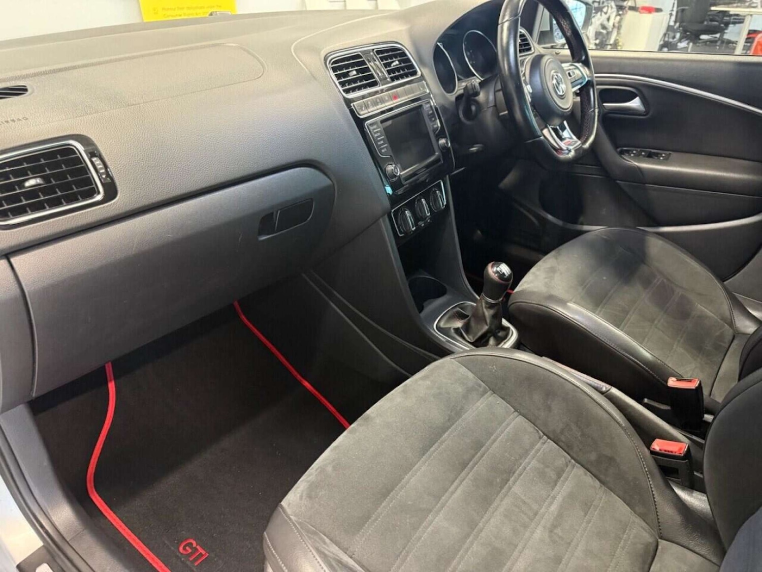 Used Volkswagen Polo 2016 for sale - 76762028: Photo 8