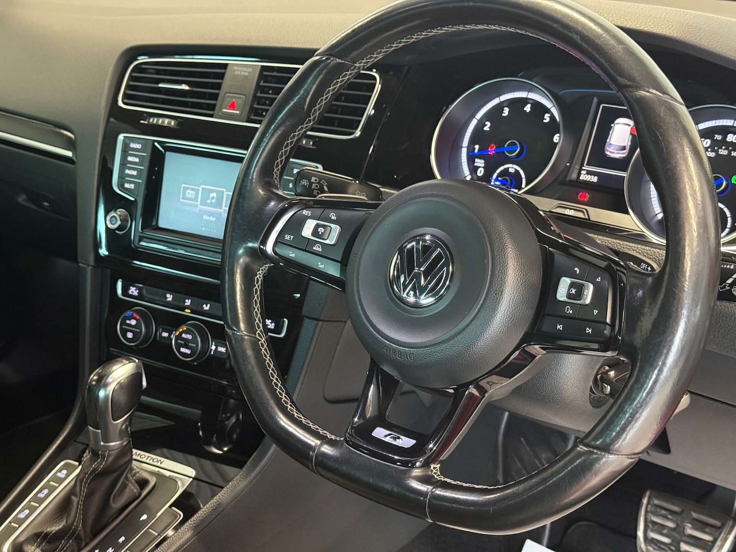 Used Volkswagen Golf 2015 for sale - 77897104: Photo 2