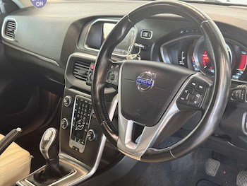 Used Volvo V40 2013 for sale - 78456110: Photo
