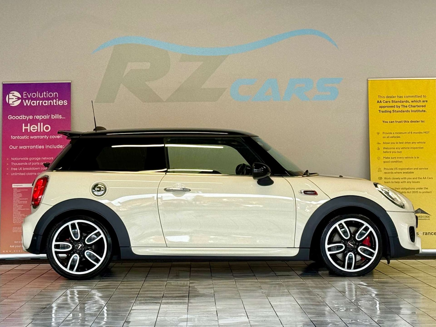 Used MINI Hatch 2017 for sale - 76934882: Photo 2