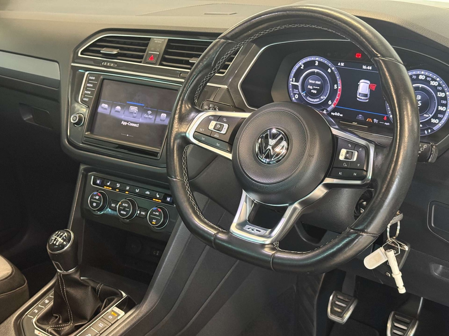 Used Volkswagen Tiguan 2017 for sale - 78182110: Photo 2