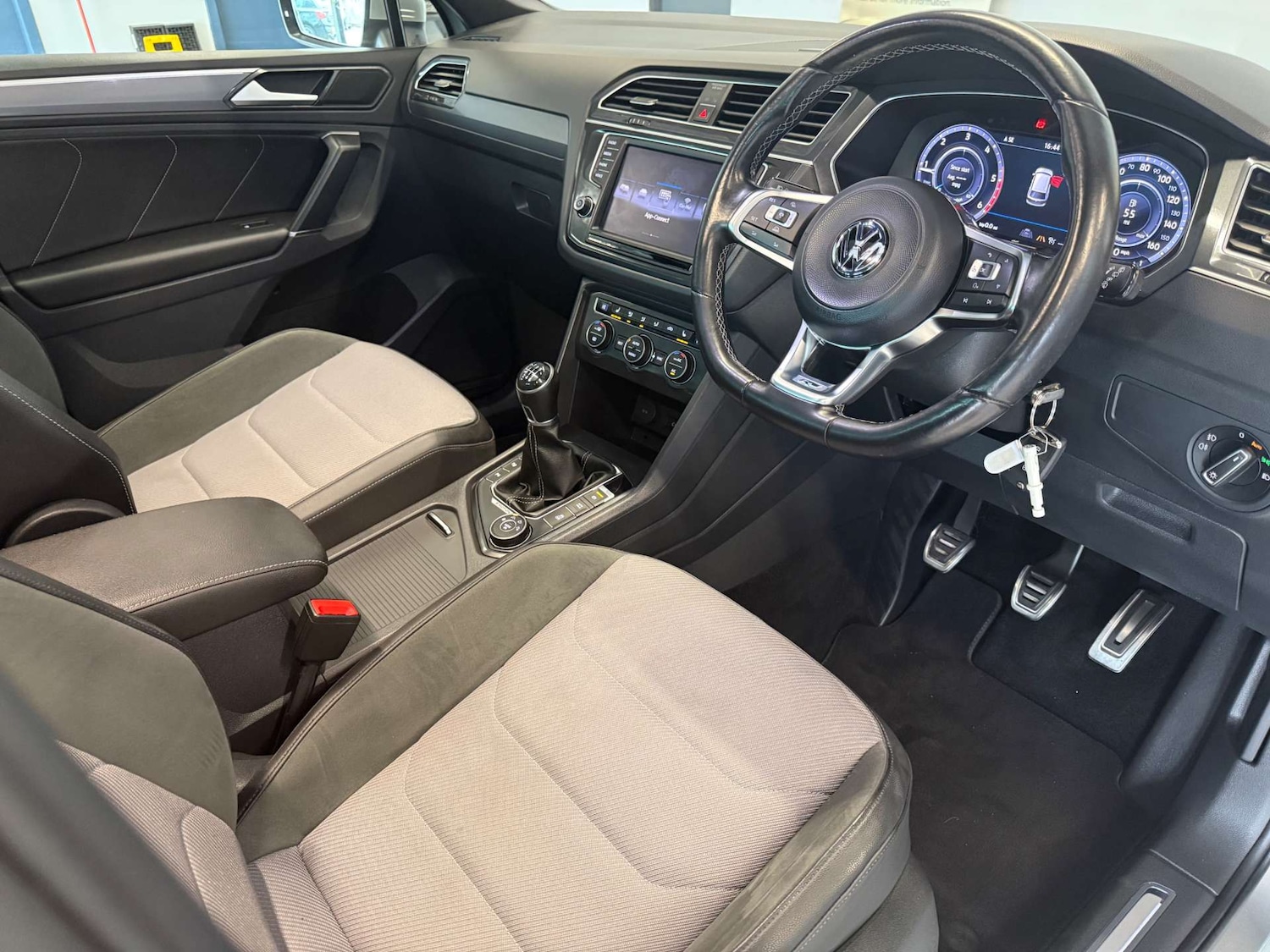 Used Volkswagen Tiguan 2017 for sale - 78182110: Photo 32