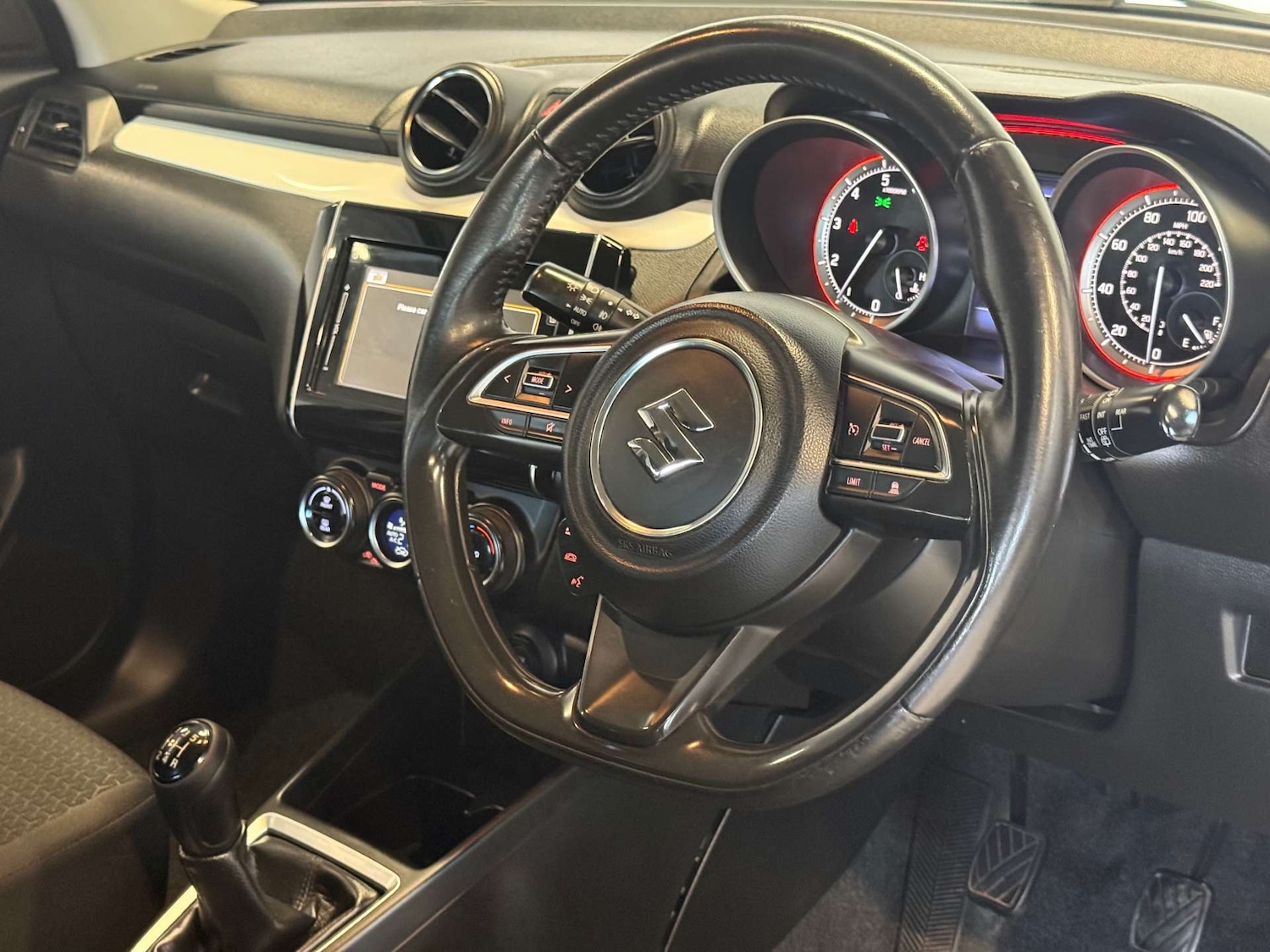 Used Suzuki Swift 2018 for sale - 77759669: Photo 2