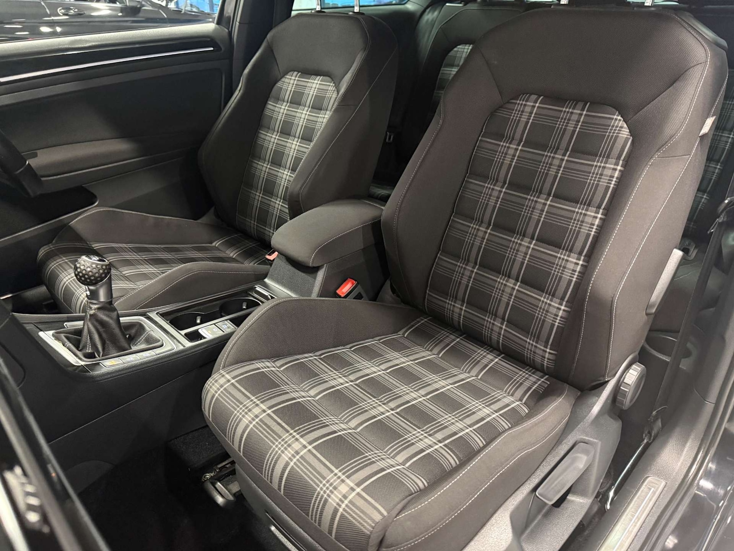 Used Volkswagen Golf 2015 for sale - 77851727: Photo 24