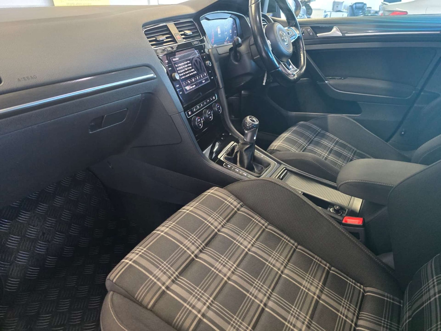 Used Volkswagen Golf 2017 for sale - 77920653: Photo 20