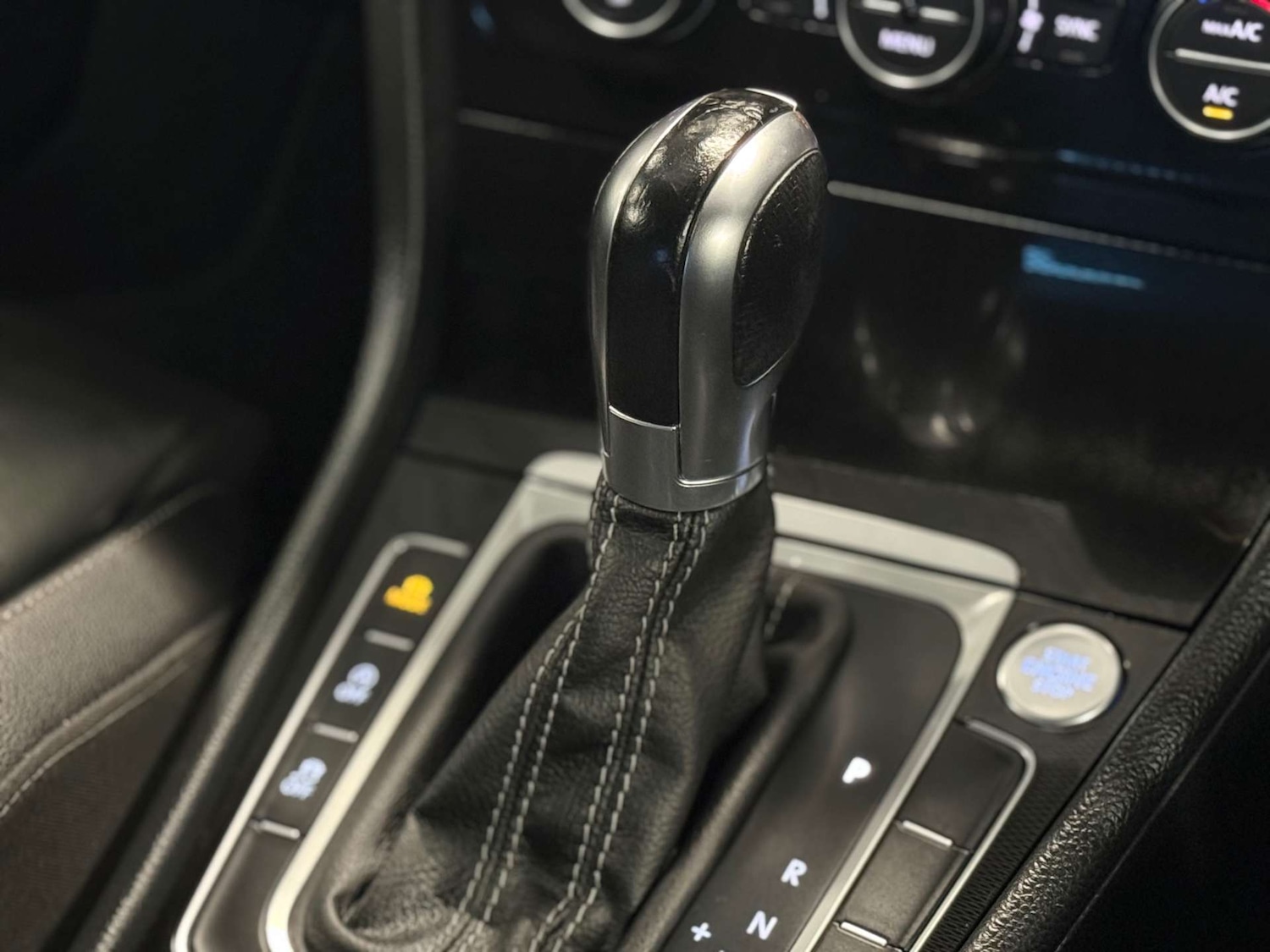 Used Volkswagen Golf 2016 for sale - 77729017: Photo 2