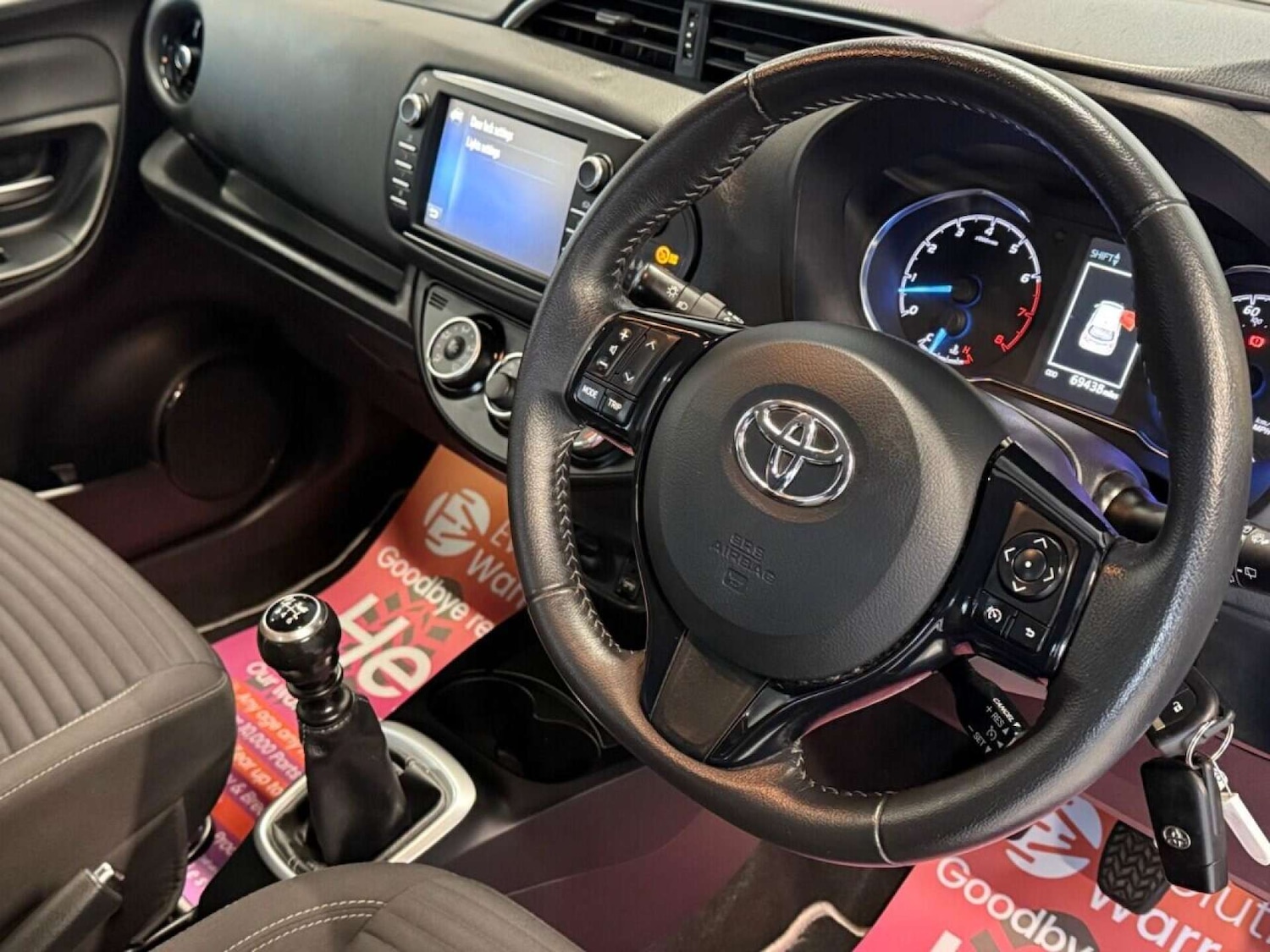 Used Toyota Yaris 2017 for sale - 76762025: Photo 2