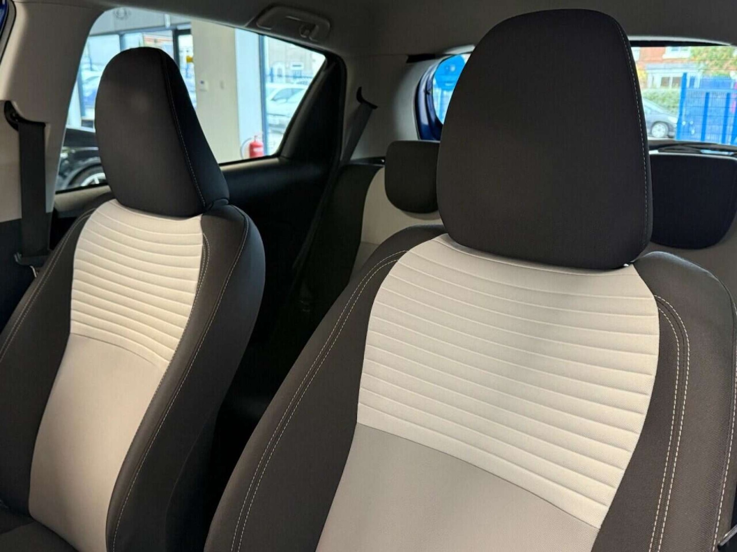 Used Toyota Yaris 2017 for sale - 76762025: Photo 38