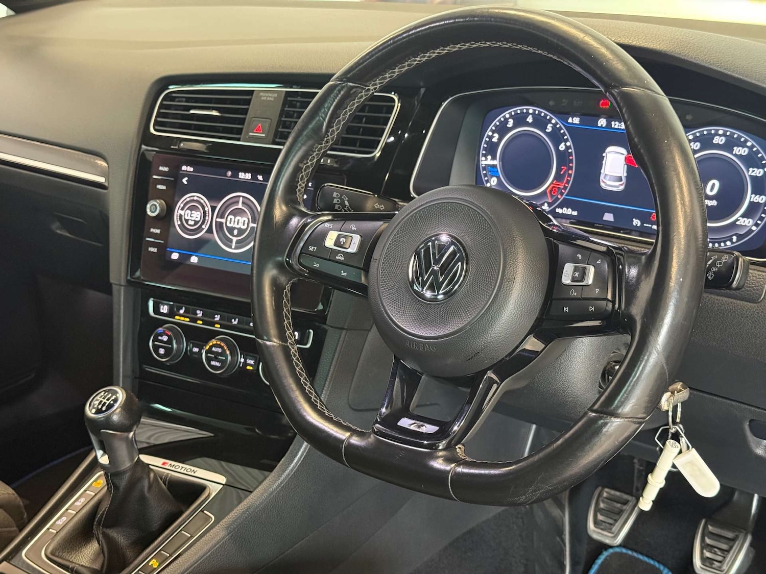 Used Volkswagen Golf 2017 for sale - 78134653: Photo 2