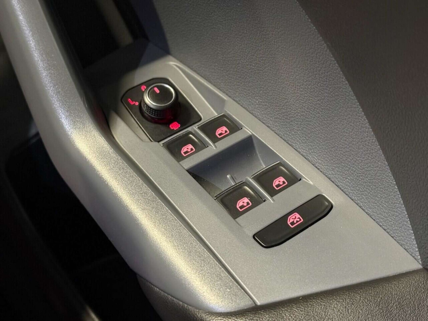 Used Volkswagen T-Cross 2019 for sale - 76762018: Photo 11