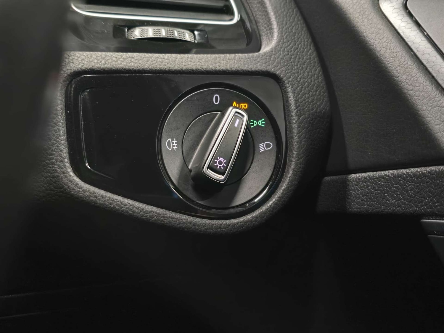 Used Volkswagen Golf 2017 for sale - 77303956: Photo 35