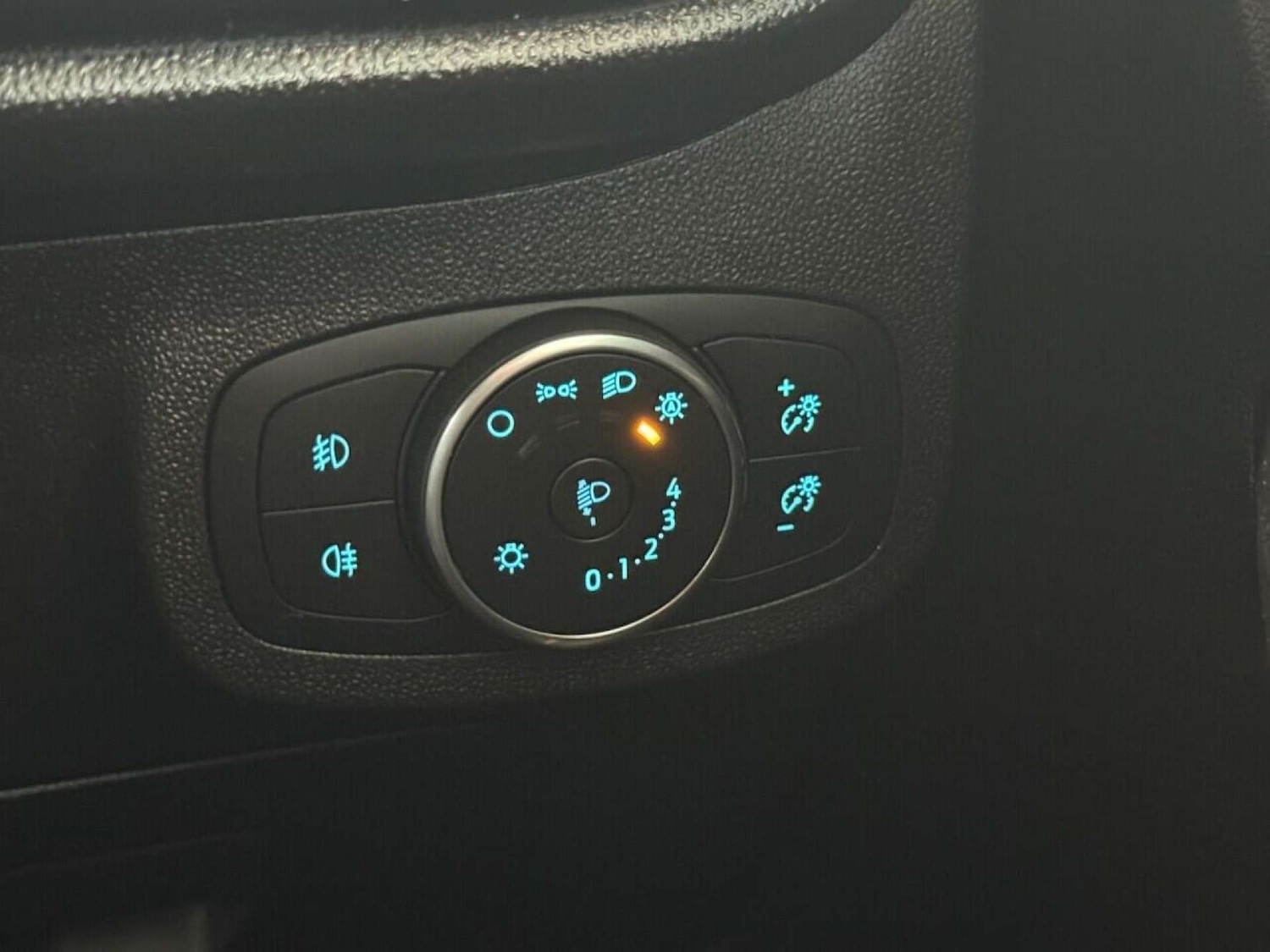 Used Ford Fiesta 2018 for sale - 76600744: Photo 32