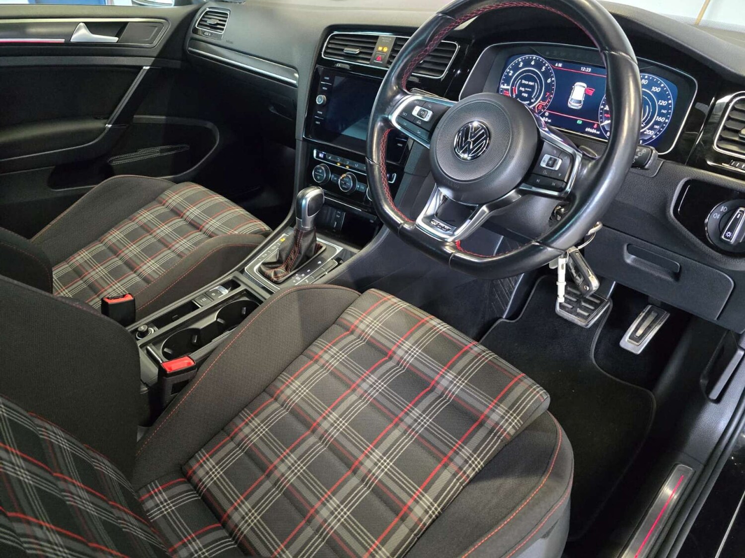 Used Volkswagen Golf 2018 for sale - 77581091: Photo 16