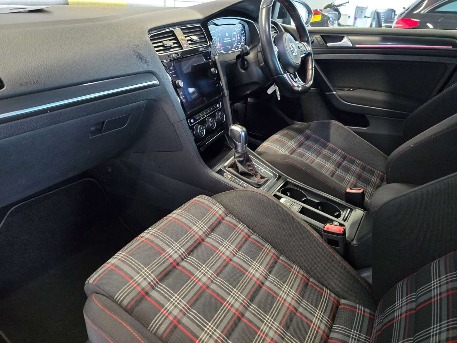 Used Volkswagen Golf 2018 for sale - 77581091: Photo 17