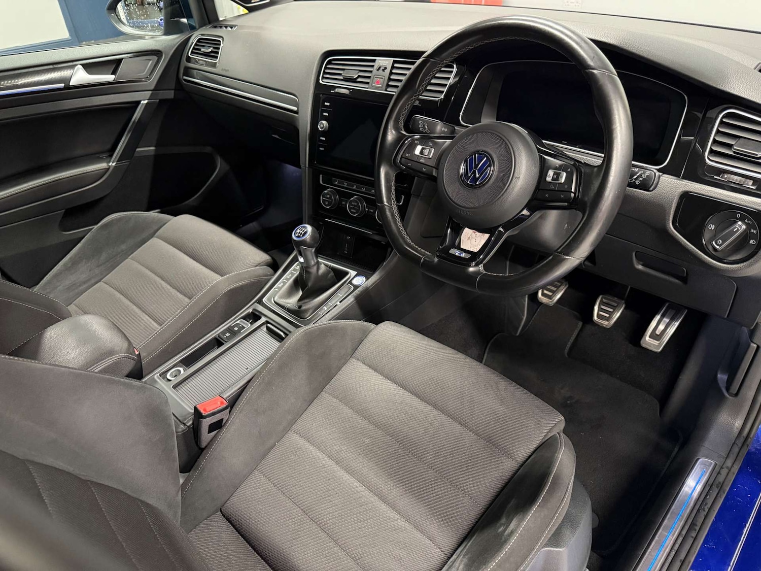 Used Volkswagen Golf 2017 for sale - 77022660: Photo 4