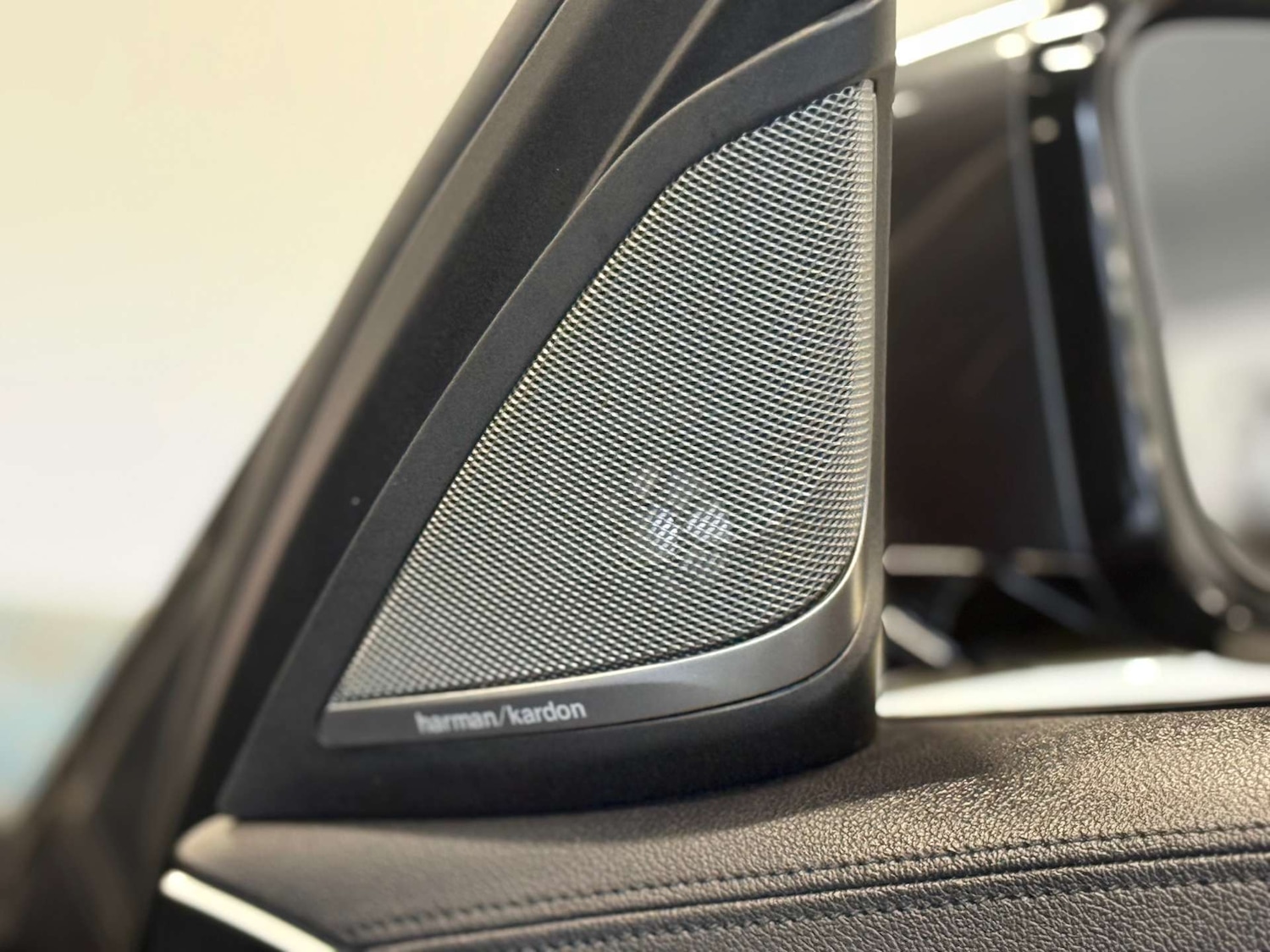 Used BMW 5 Series 2018 for sale - 77567801: Photo 2