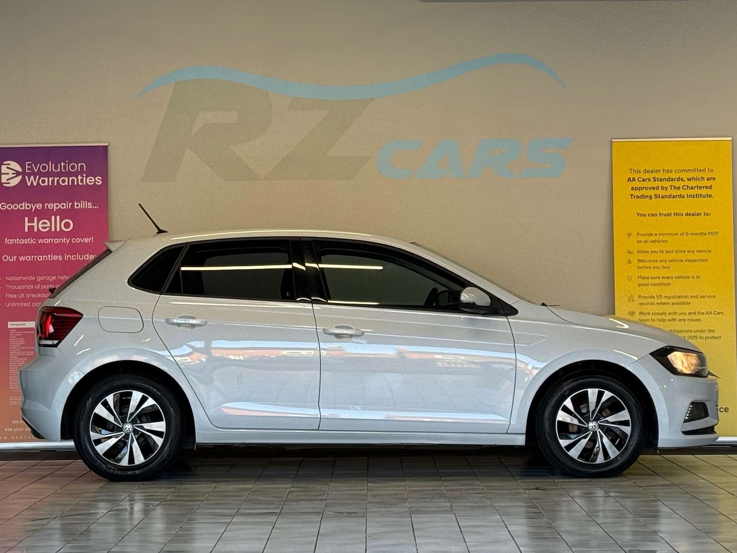 Used Volkswagen Polo 2018 for sale - 76830216: Photo 2