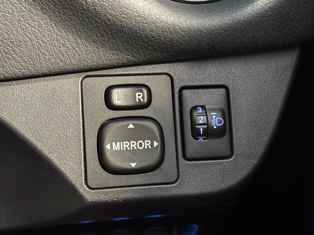 Used Toyota Yaris 2017 for sale - 76640392: Photo 21