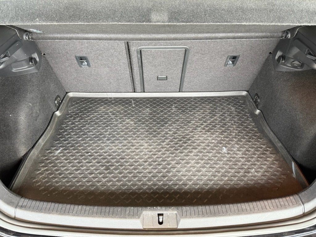 Used Volkswagen Golf 2018 for sale - 76640393: Photo 35