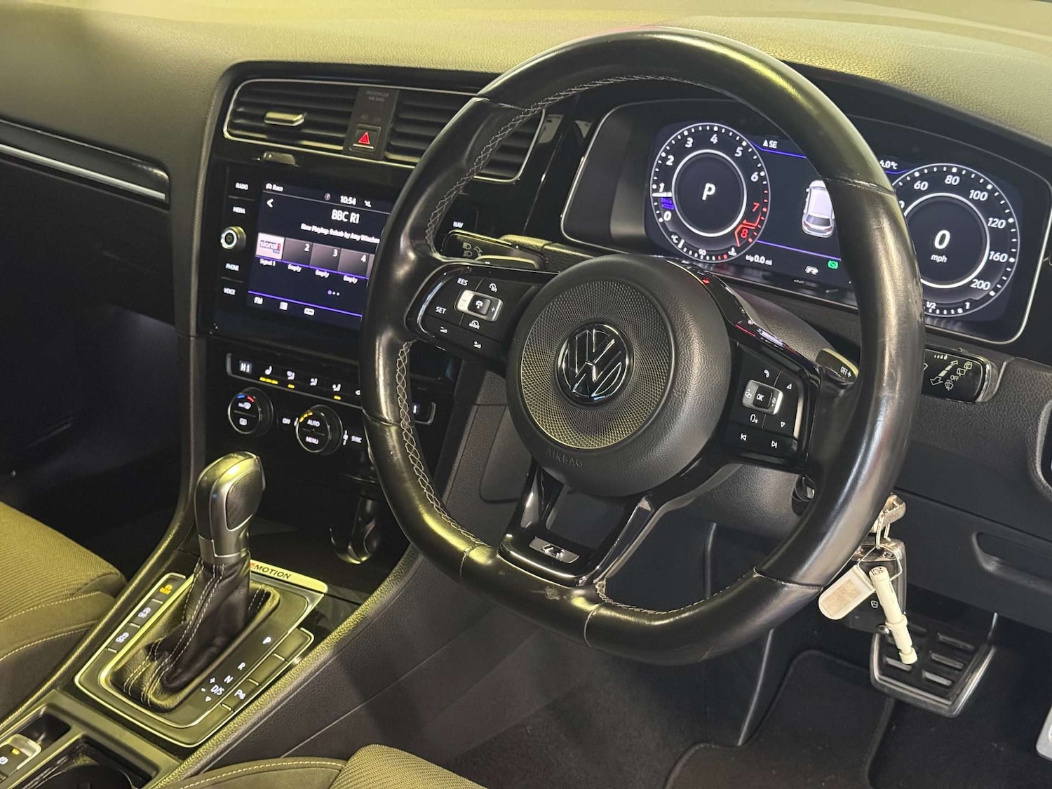 Used Volkswagen Golf 2017 for sale - 77394905: Photo 2