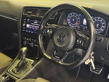 Used Volkswagen Golf 2017 for sale - 77394905: Photo