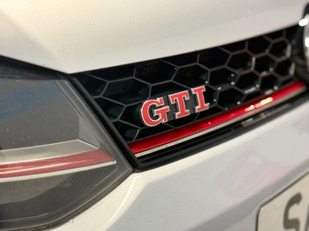 Used Volkswagen Polo 2016 for sale - 76640406: Photo 2