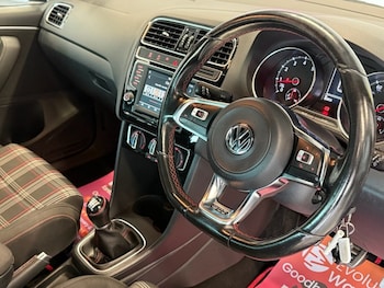 Used Volkswagen Polo 2017 for sale - 76640395: Photo