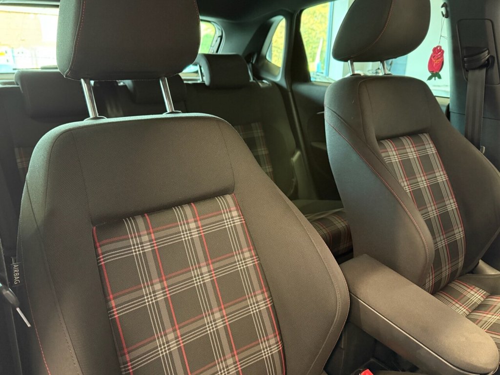 Used Volkswagen Polo 2017 for sale - 76640395: Photo 3