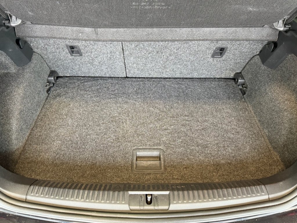 Used Volkswagen Polo 2017 for sale - 76640395: Photo 32