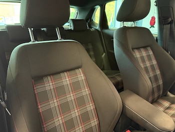 Used Volkswagen Polo 2017 for sale - 76640395: Photo