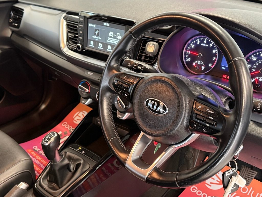 Used Kia Stonic 2020 for sale - 76640396: Photo 2